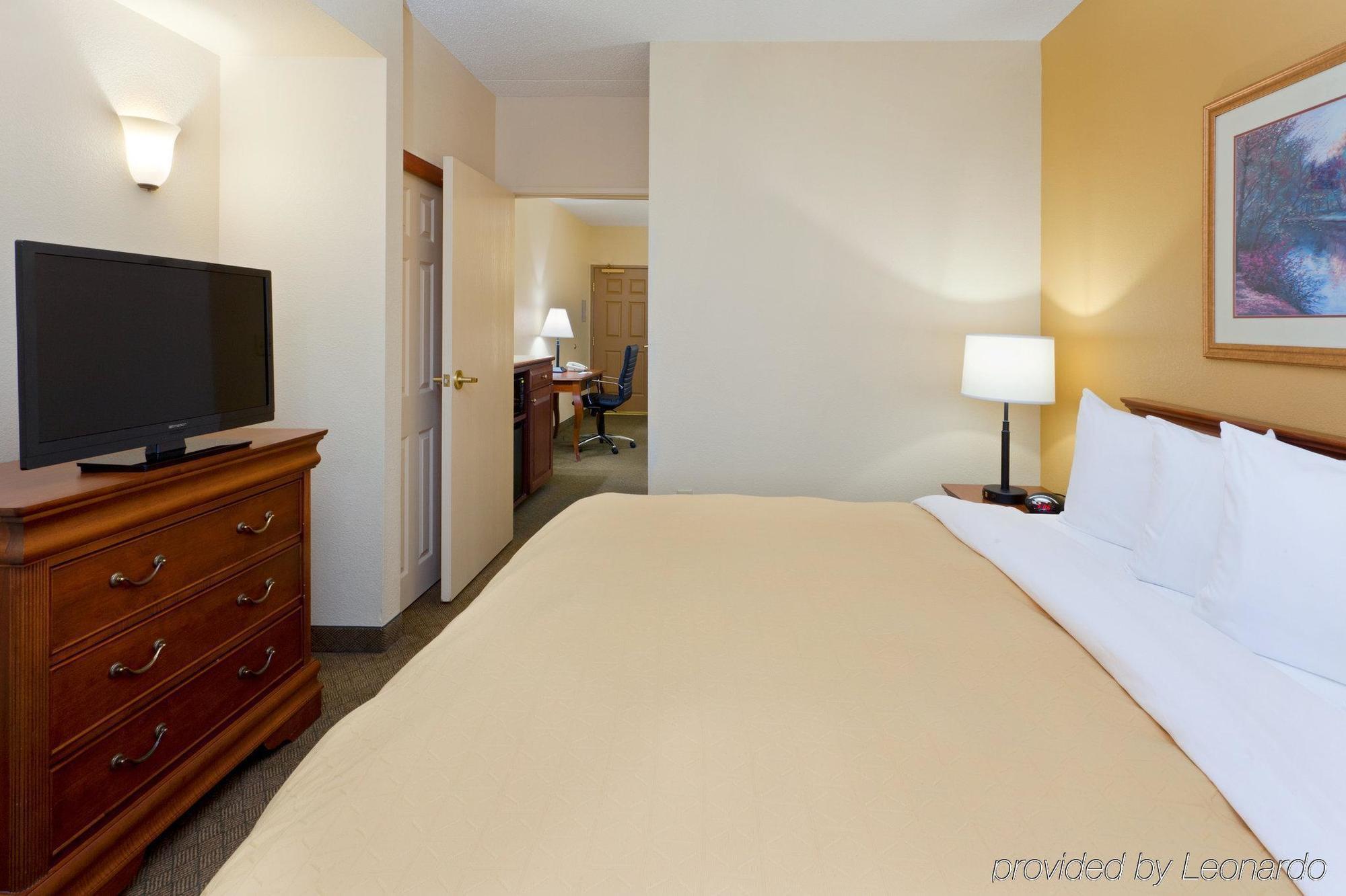 Hampton Inn & Suites By Hilton- Newark Airport Elizabeth 객실 사진